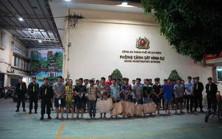 Cảnh sát đột kích sòng bạc, trường gà tại TPHCM