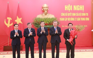 Tổng Bí thư Tô Lâm trao quyết định thành lập Hội đồng Lý luận Trung ương nhiệm kỳ 2026-2031