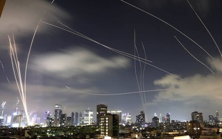 Iran tuyên bố mạnh mẽ về tên lửa tấn công các mục tiêu của Mỹ và Israel