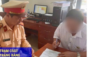 Tây Ninh xử phạt tài xế xe đưa rước công nhân không đóng cửa