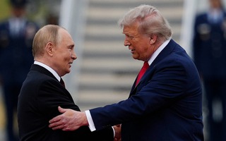 Tổng thống Mỹ - Nga điện đàm “tháo ngòi" xung đột tại Iran, Ukraine