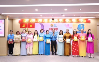 Giúp nữ nhân viên văn phòng làm đẹp