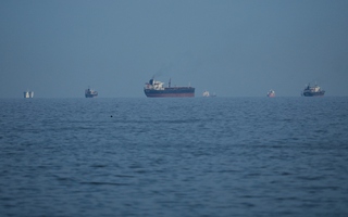 Giảm sức nóng tuyến chở dầu ở eo biển Hormuz