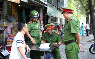 Thành ủy TPHCM yêu cầu chấn chỉnh bãi xe trái phép, nạn "chèo kéo" du khách