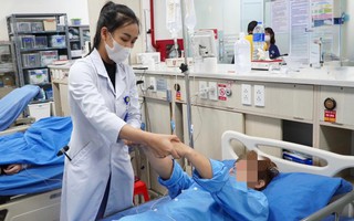 Nam thanh niên co giật sau khi hít bóng cười