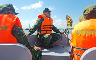 Không có việc sà lan chở cát nhập khẩu về Việt Nam bị ùn ứ do giá xăng dầu tăng