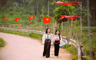 Điểm du lịch nổi tiếng ở Thanh Hóa rực rỡ cờ Tổ quốc trước ngày bầu cử