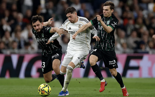 Arda Guler lập siêu phẩm ở Bernabeu, Real Madrid đại thắng Elche