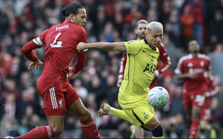 Richarlison ghi bàn phút 90, Tottenham chia điểm Liverpool tại Anfield
