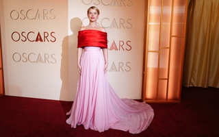 Thảm đỏ Oscar 2026: Minh tinh Jessie Buckley khoe sắc rực rỡ