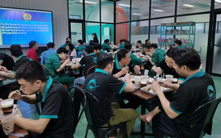 Giữ chân người lao động từ bữa ăn giữa ca
