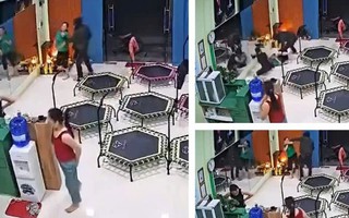 VIDEO: Bịt mặt xông vào phòng tập thể dục cướp dây chuyền của người phụ nữ