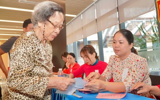 Gặp gỡ cử tri 92 tuổi quê Hà Nội thực hiện quyền bầu cử ở TPHCM