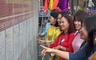 Rộn ràng cử tri Đà Nẵng, Huế đi bỏ phiếu