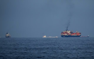 Ông Donald Trump tuyên bố bất ngờ về eo biển Hormuz