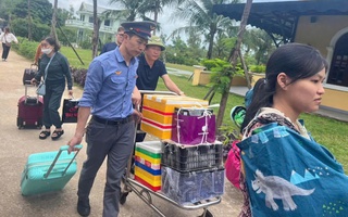 Nhiều đoàn tàu phải thay đổi lịch trình vì sự cố đường sắt đèo Hải Vân