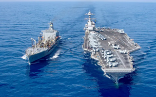 Iran cảnh báo nhóm tàu sân bay Mỹ, Israel phá hủy máy bay cố lãnh tụ Ali Khamenei