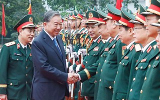 Tổng Bí thư: Đầu tư nguồn lực, nghiên cứu, chế tạo các loại vũ khí, trang bị kỹ thuật hiện đại