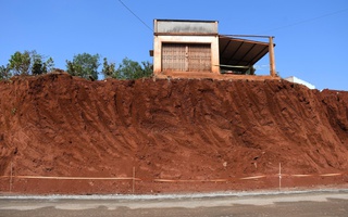 NÓI THẲNG: Nhà dân "treo" mép vực - Đừng biến "xin lỗi" thành tấm lá chắn