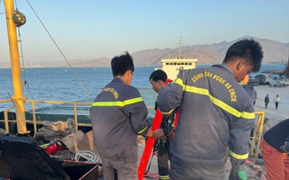 Ba người tử vong dưới hầm tàu hàng neo tại cảng Cà Ná