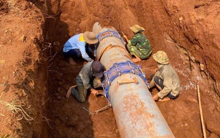 Dự án cấp nước hơn 70 tỉ đồng liên tục vỡ đường ống, loay hoay công tác bàn giao