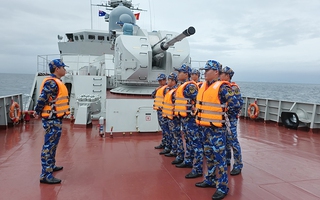 Tàu 016-Quang Trung đến Úc dự duyệt binh tàu hải quân quốc tế