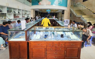 Sau cú rơi 8 triệu đồng/lượng, tiệm vàng xuất hiện cảnh hiếm gặp