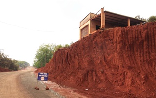 Sau khi báo chí phản ánh, Chủ tịch UBND tỉnh Đồng Nai chỉ đạo làm rõ việc nhiều nhà dân “treo cao” 