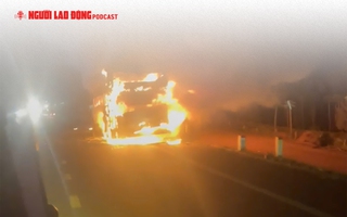 Cháy xe khách giường nằm, 46 người thoát nạn trong gang tấc