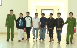 Xử lý 2 thanh niên xông vào trụ sở công an gây rối, quay clip