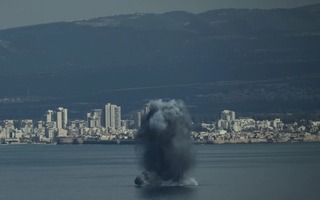 Iran liên tiếp tung đòn đáp trả, áp lực từ Mỹ và Israel tiếp tục gia tăng