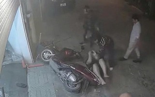 Xác minh nhóm người xông vào nhà, kéo người đàn ông ra đường hành hung