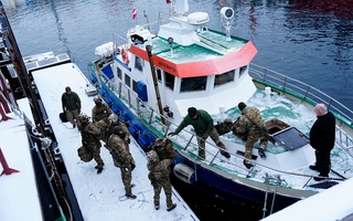 Đan Mạch "sẵn sàng cho nổ đường băng" trên đảo Greenland nếu Mỹ tấn công