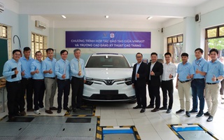 VinFast tặng trường đào tạo nghề xe VF8, tìm nhân lực cho 600 xưởng dịch vụ