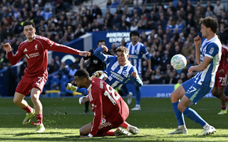 "Lão tướng" Welbeck lập công, Brighton quật ngã Liverpool