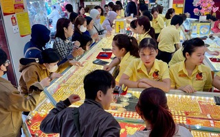 Lỗ nặng khi "đu đỉnh" vàng - bạc