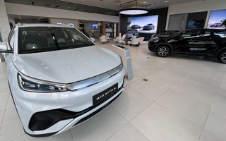 Hơn 10.000 ô tô Trung Quốc nhập về Việt Nam, tăng mạnh hơn 85 % 