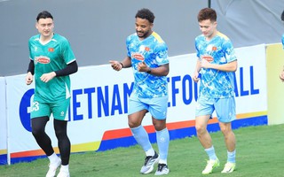 Xuân Son trở lại tập luyện, Việt Cường sẵn sàng cạnh tranh với đàn anh nhập tịch