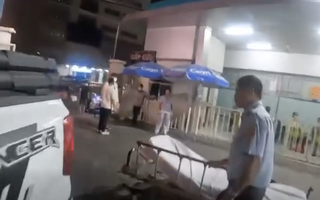 Công an phường ở TPHCM dẫn đường đưa đôi vợ chồng đến bệnh viện