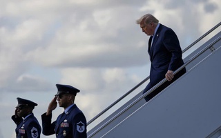 Giá dầu, vàng đồng loạt giảm sâu sau khi ông Donald Trump "hoãn tối hậu thư Hormuz"