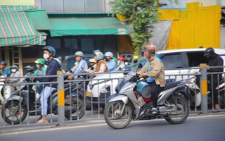 Tra cứu danh sách xe máy đi ngược chiều ở TPHCM
