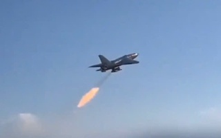 VIDEO: UAV cảm tử của Iran liên tiếp xuất kích, nhắm vào loạt căn cứ Mỹ và nhiều mục tiêu Israel