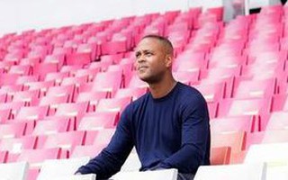 Patrick Kluivert thổ lộ sau khi rời tuyển Indonesia, vẫn giữ lửa với việc ngồi "ghế nóng"