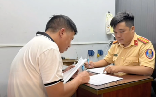 Khiếp vía với clip ô tô chuyển hướng ẩu ở TPHCM