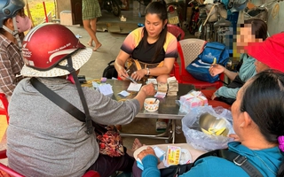 Sáng 24-3, lộ diện thêm nhiều người trong một xóm trúng thưởng xổ số miền Nam