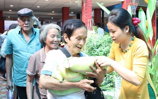 Những phần quà ấm áp nghĩa tình đến người khó khăn ở TPHCM