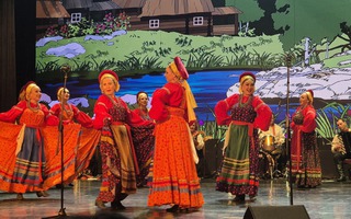 Mãn nhãn, đã tai với hợp xướng và vũ điệu Nga