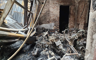 Hai cựu cán bộ cảnh sát hầu toà trong vụ cháy làm chết 15 người