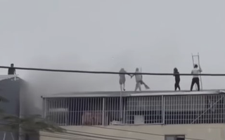 Lời kể của người phá mái tôn để cứu 7 người trong vụ cháy