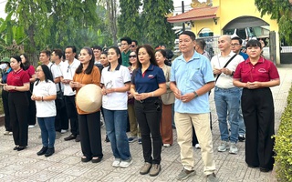 50 văn nghệ sĩ nổi tiếng về thăm Chiến khu Đ